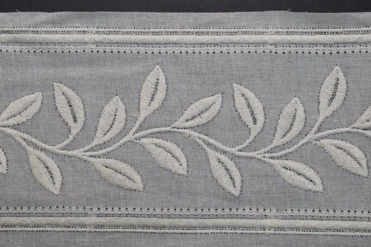 Tira Bordada Beige con enredadera de hojas