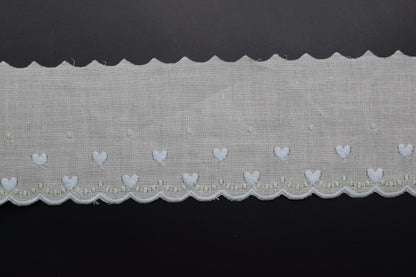 Tira Bordada Blanca con corazones azules