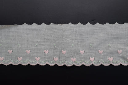 Tira Bordada Blanca con corazones rosas