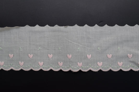 Tira Bordada Blanca con corazones rosas