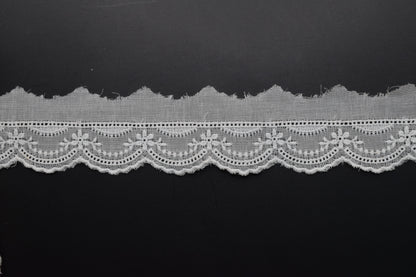 Tira Bordada Blanca con bordado floral