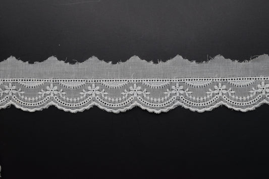 Tira Bordada Blanca con bordado floral