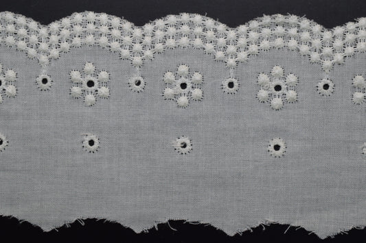Tira Bordada Beige con flores y puntos